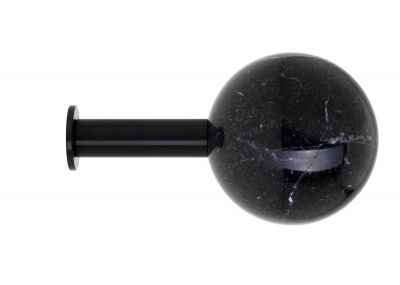 Schwarzer Dots Stone Wandhaken von Schönbuch, moderner Garderobenhaken aus Stein und Metall.